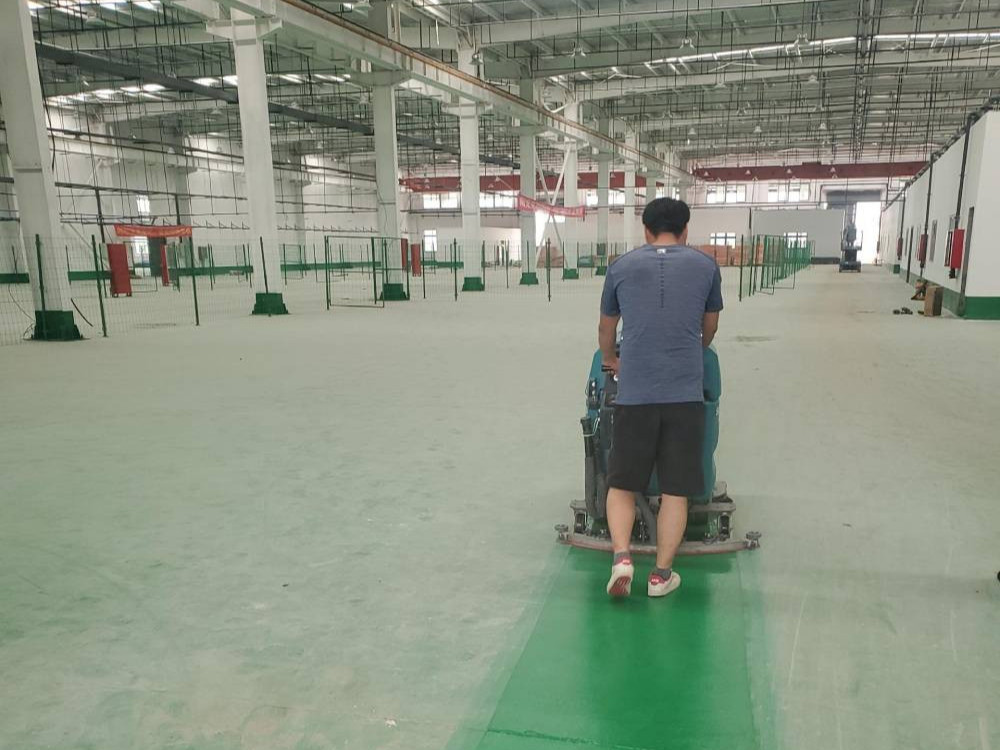 地下車庫使用洗地機時應(yīng)注意什么？