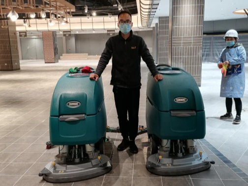 大型商場洗地機使用時要注意什么？