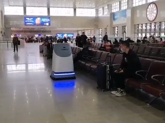 坦力無人大型掃地機(jī)“下凡”，車站清潔難題一鍵 “飛升”