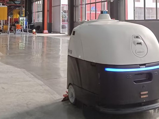 坦力工業(yè)用洗地機器人：我能與AGV互聯(lián)，解決企業(yè)清潔難題