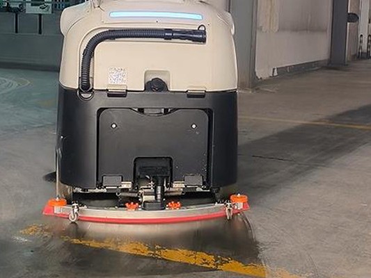 當(dāng) AGV 遇上坦力工業(yè)清潔機(jī)器人：一場無縫對接的工業(yè)協(xié)作