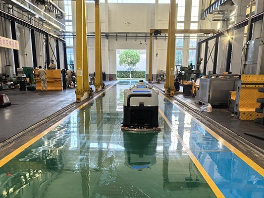 買工業(yè)大型掃地機(jī)器人只看價(jià)格？小心被坑，這些要點(diǎn)必知